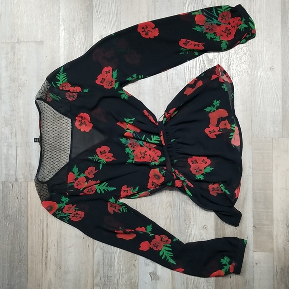 🌹Red Roses Black Blouse🌹 - Picture 4 of 5
